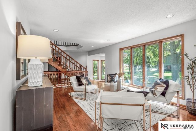 1222 N 101 Circle, Omaha, NE 68114