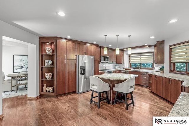 1222 N 101 Circle, Omaha, NE 68114