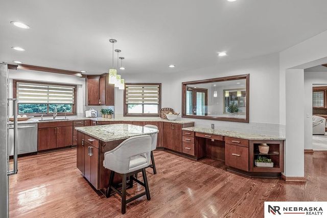 1222 N 101 Circle, Omaha, NE 68114