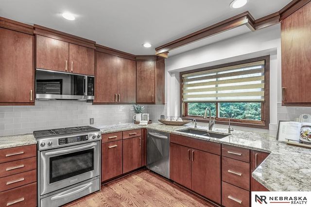 1222 N 101 Circle, Omaha, NE 68114