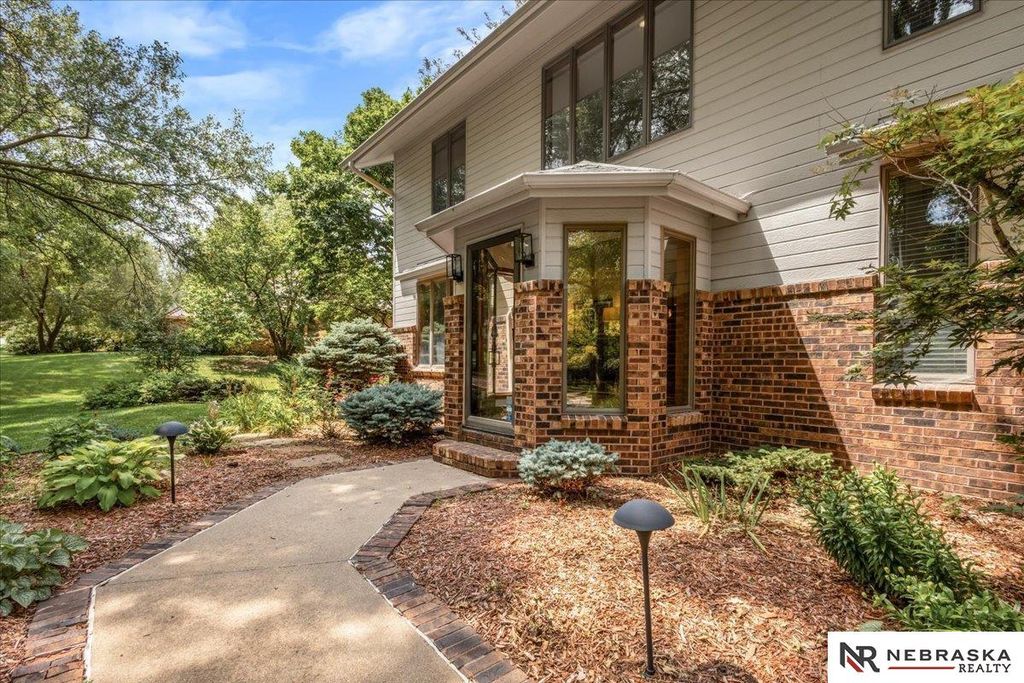 1222 N 101 Circle, Omaha, NE 68114
