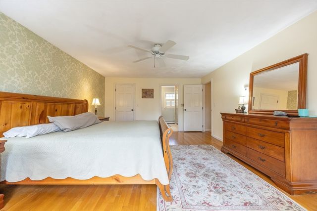 11 Garry Dr, Medfield, MA 02052