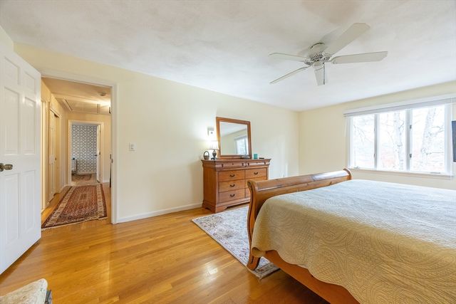 11 Garry Dr, Medfield, MA 02052