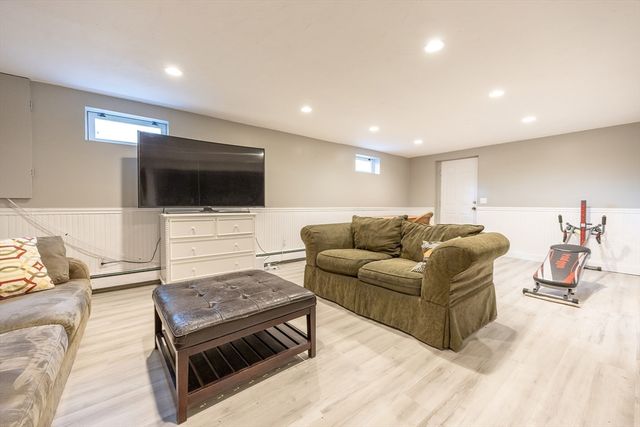 11 Garry Dr, Medfield, MA 02052