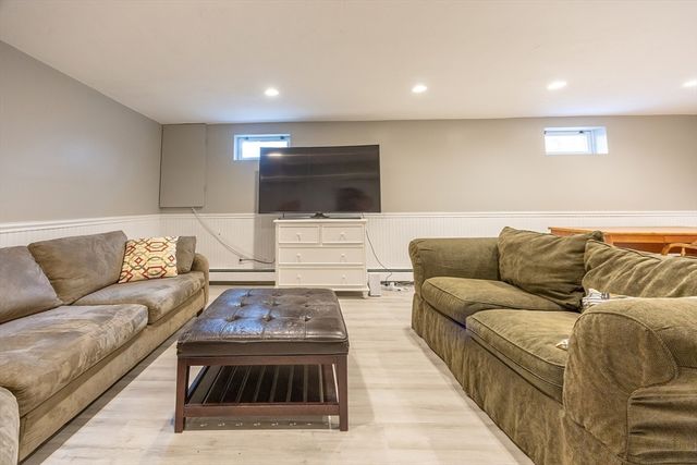 11 Garry Dr, Medfield, MA 02052