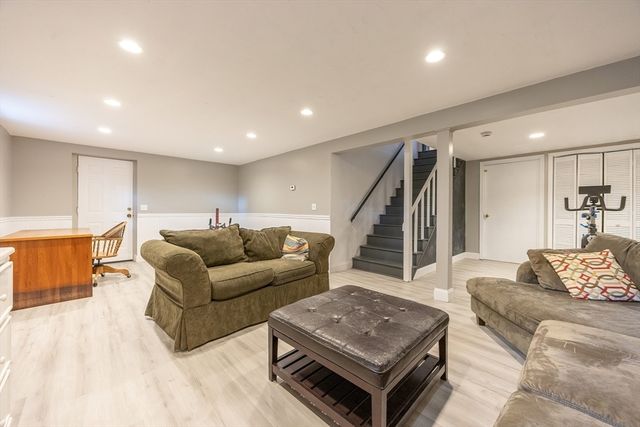 11 Garry Dr, Medfield, MA 02052