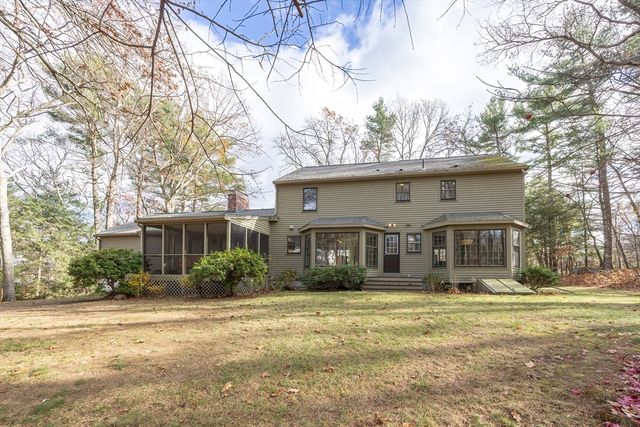 11 Garry Dr, Medfield, MA 02052