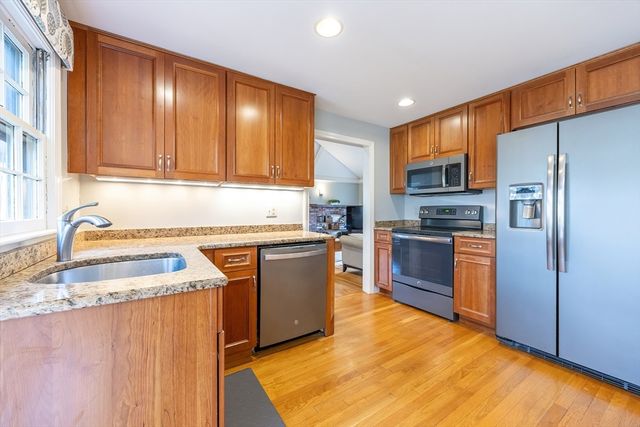 11 Garry Dr, Medfield, MA 02052