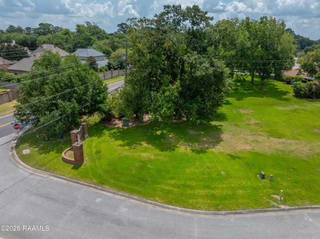101 Pecan Leaf Drive, Broussard, LA 70518