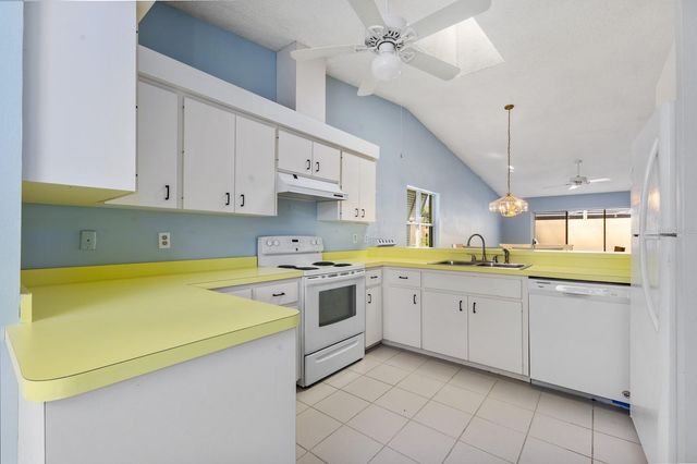 5528 37TH STREET E 5528, Bradenton, FL 34203