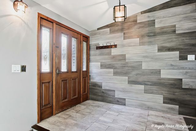 34679 N Hiawatha Trail, Mchenry, IL 60051