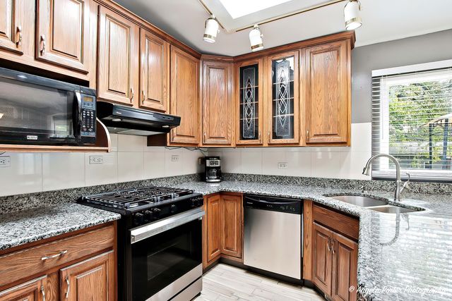 34679 N Hiawatha Trail, Mchenry, IL 60051