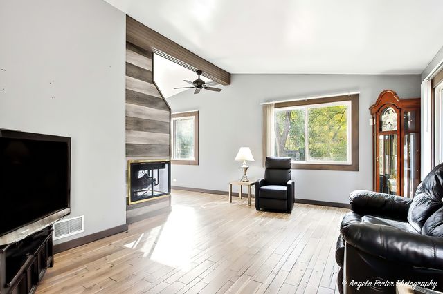 34679 N Hiawatha Trail, Mchenry, IL 60051