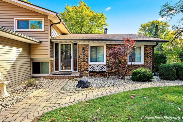 34679 N Hiawatha Trail, Mchenry, IL 60051