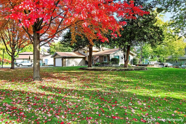 34679 N Hiawatha Trail, Mchenry, IL 60051