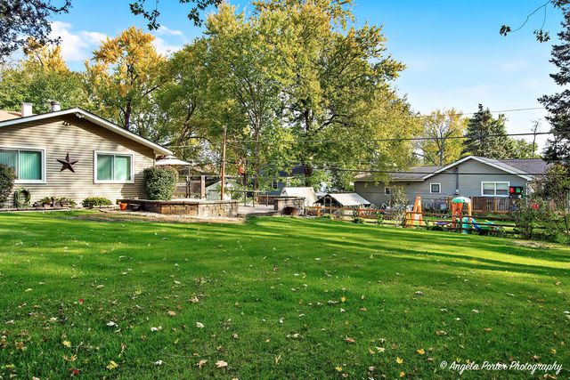 34679 N Hiawatha Trail, Mchenry, IL 60051