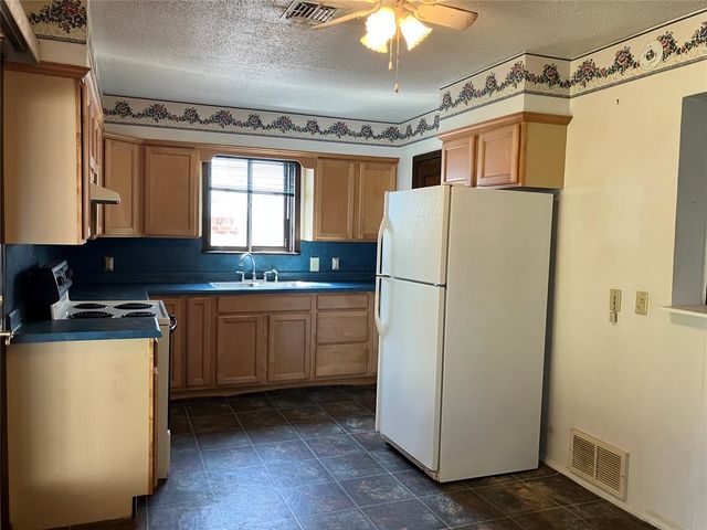 920 W Mitchell Drive, Midwest City, OK 73110