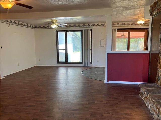 920 W Mitchell Drive, Midwest City, OK 73110