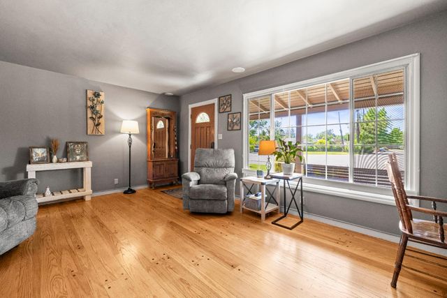 3077 Bertis Dr, Sacramento, CA 95821