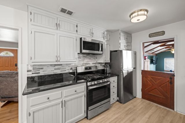 3077 Bertis Dr, Sacramento, CA 95821