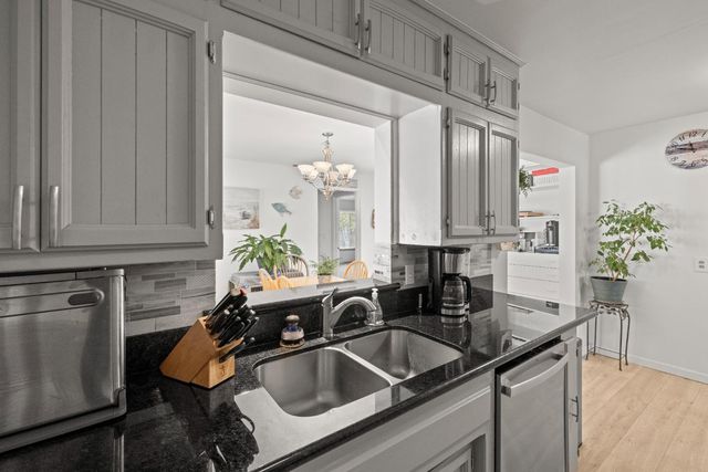 3077 Bertis Dr, Sacramento, CA 95821