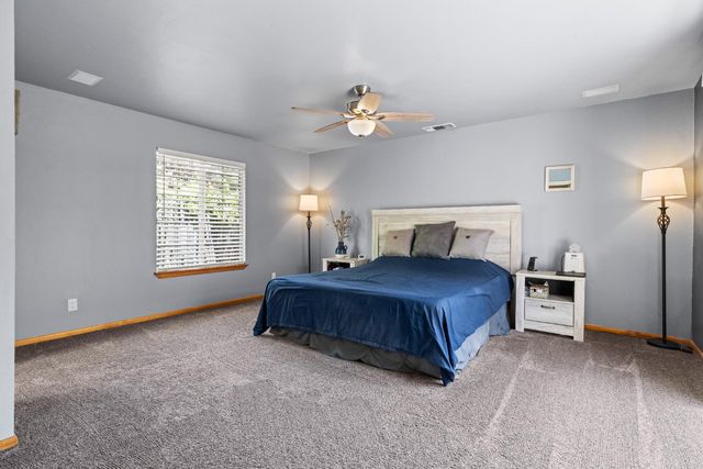 3077 Bertis Dr, Sacramento, CA 95821