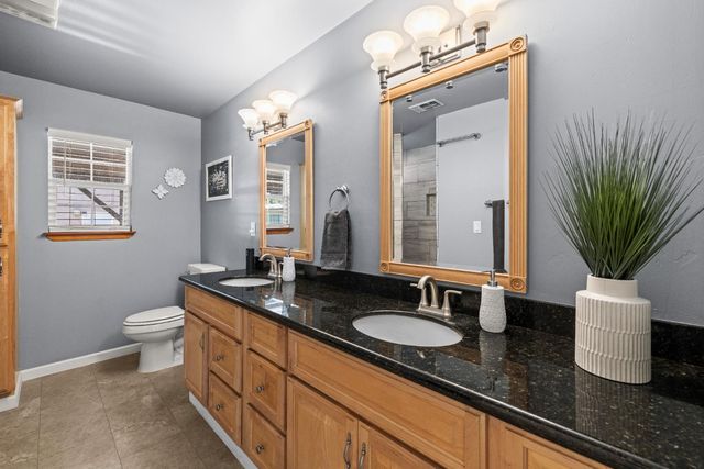 3077 Bertis Dr, Sacramento, CA 95821