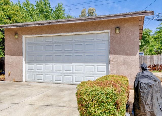 3077 Bertis Dr, Sacramento, CA 95821