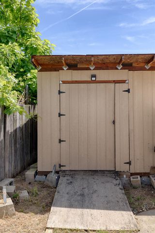 3077 Bertis Dr, Sacramento, CA 95821