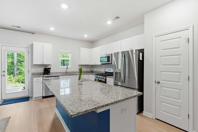 8052 Reagan Way, North Charleston, SC 29418