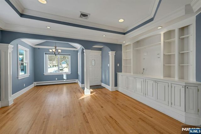 31 Mount Pleasant Parkway, Livingston, NJ 07039