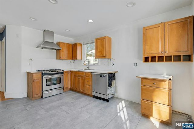 31 Mount Pleasant Parkway, Livingston, NJ 07039