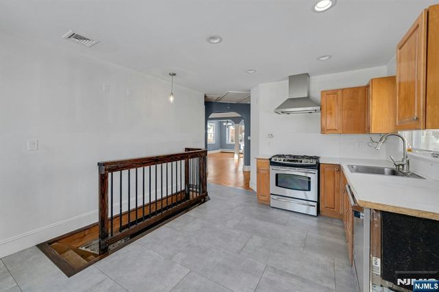 31 Mount Pleasant Parkway, Livingston, NJ 07039