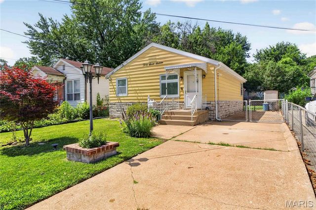 3716 Hoffmeister Avenue, Bella Villa, MO 63125