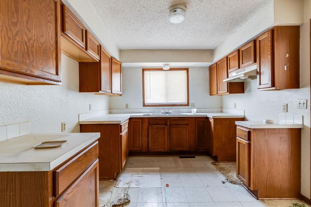 701 N Spruce St, Wichita, KS 67214