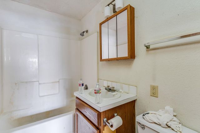 701 N Spruce St, Wichita, KS 67214