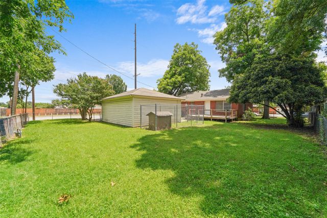 2829 Tolosa Drive, Dallas, TX 75228