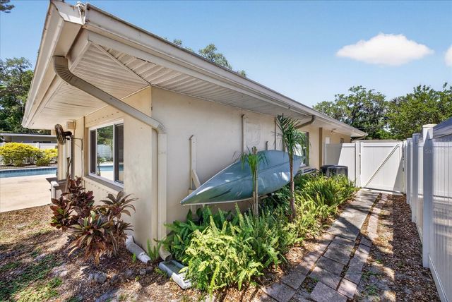 3067 KAPOK KOVE DRIVE, Clearwater, FL 33759