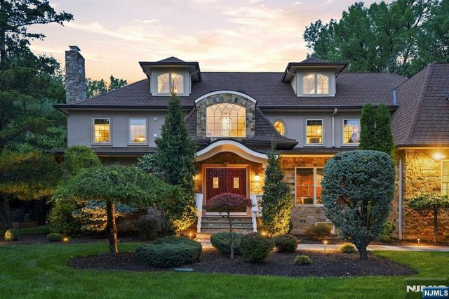 1 Aspen Court, Mahwah, NJ 07430