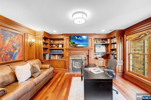 1 Aspen Court, Mahwah, NJ 07430
