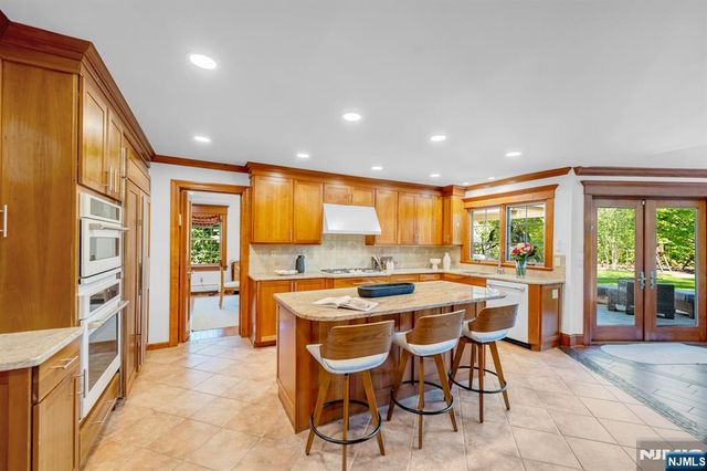 1 Aspen Court, Mahwah, NJ 07430