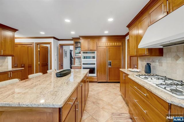 1 Aspen Court, Mahwah, NJ 07430