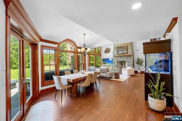 1 Aspen Court, Mahwah, NJ 07430