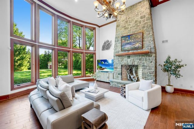 1 Aspen Court, Mahwah, NJ 07430