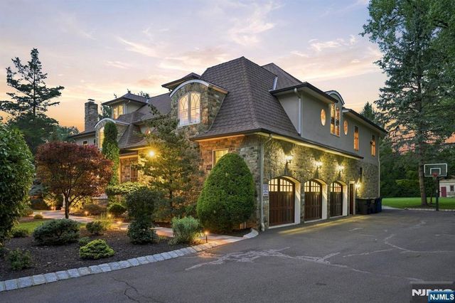 1 Aspen Court, Mahwah, NJ 07430