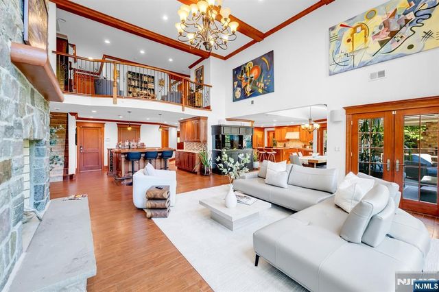 1 Aspen Court, Mahwah, NJ 07430