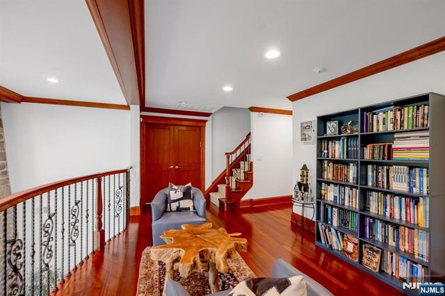 1 Aspen Court, Mahwah, NJ 07430