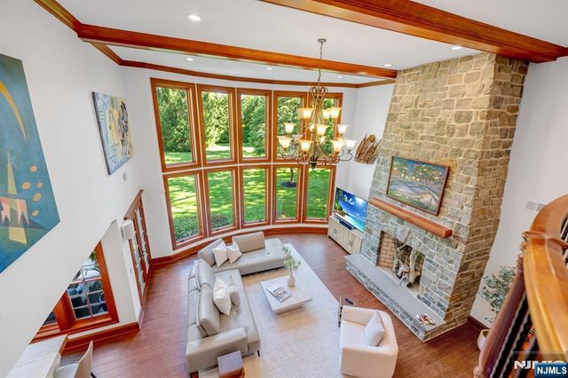 1 Aspen Court, Mahwah, NJ 07430