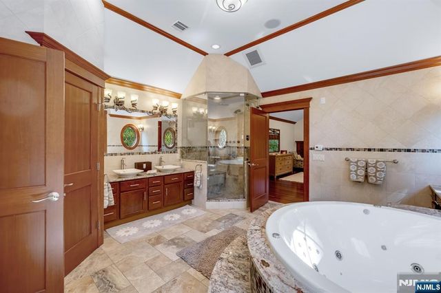 1 Aspen Court, Mahwah, NJ 07430