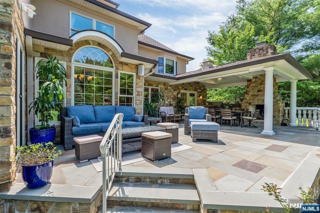 1 Aspen Court, Mahwah, NJ 07430